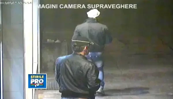 Trei tineri din Cluj, surprinsi de camerele de supraveghere in timp ce furau alimente si tigari