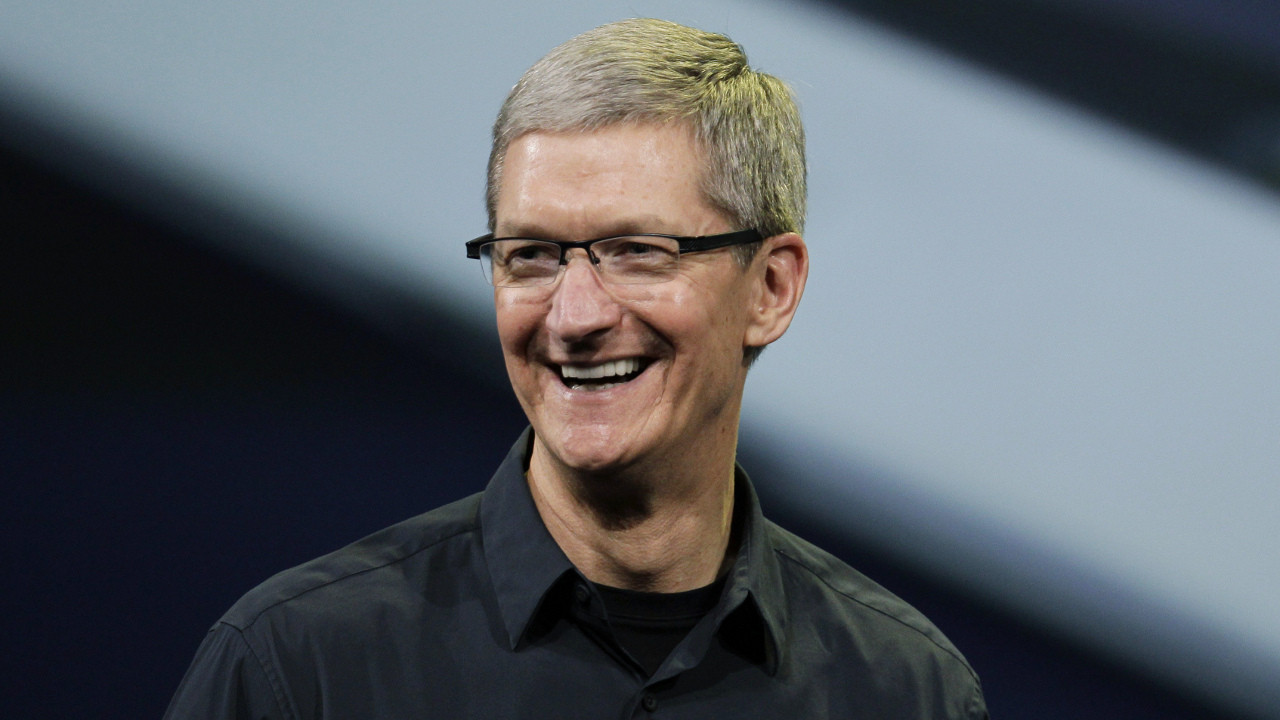 Cate sute de mii de dolari costa o cafea cu CEO-ul Apple Tim Cook