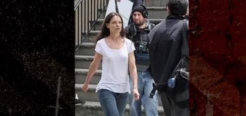 "Oh, Doamne, ce este asta?!". In ce postura a fost fotografiata Katie Holmes