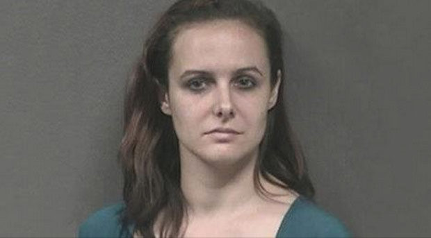 "Incerc sa imi dau fiul spre adoptie". Mesajul din cauza caruia o femeie a fost arestata