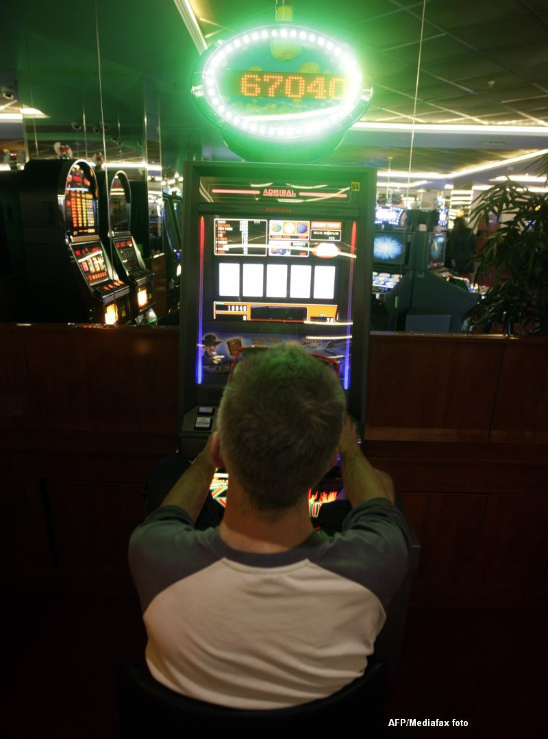 "Am scapat de rate si de datorii." Cat a castigat acest roman de 37 de ani la pacanele