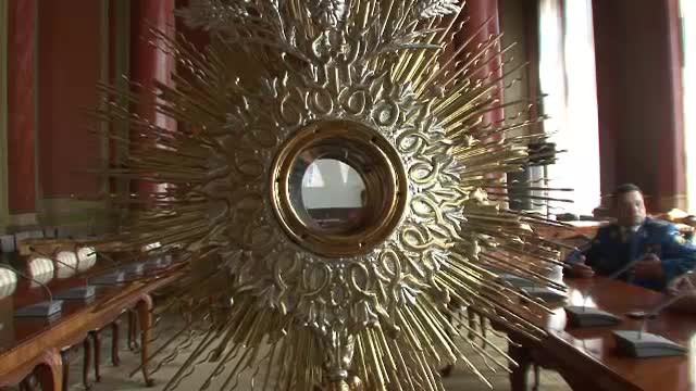 Un obiect de cult valoros, furat de doi romani din Italia, a fost inapoiat Vaticanului