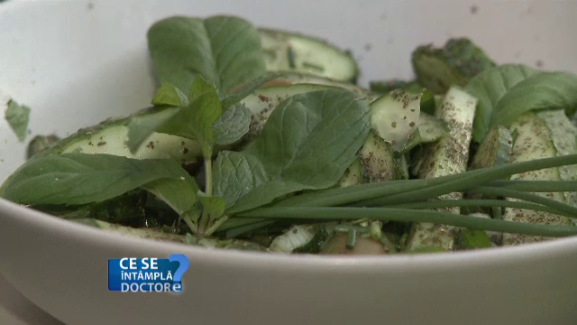Menta contine unul dintre cele mai valoroase uleiuri esentiale. Cum o putem integra in alimentatie