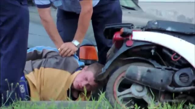 Camerele de supraveghere i-ar putea face dreptate unui scuterist agresat de doi politisti din Bihor