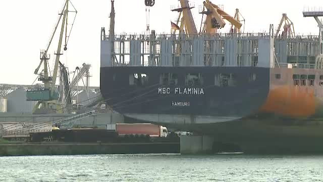 "O bomba toxica plutitoare", in portul Constanta. Nava germana Flaminia va fi reparata in Mangalia