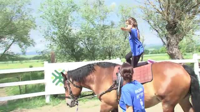 Pe cai, toti suntem egali! Hipoterapia, salvarea pentru bolnavii de autism sau cei cu Sindrom Down