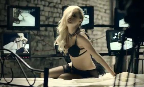 Alexandra Stan a lansat un nou videoclip. Peste 600.000 de vizualizari in doua saptamani. VIDEO