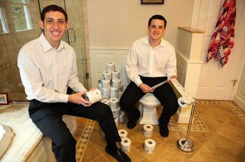 Cum te imbogatesti din hartie igienica. Ideea geniala care le-a venit acestor doi tineri
