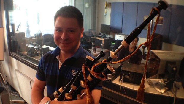 Ce a aflat un tanar despre un cimpoi cumparat la o licitate. "E ca si cum as fi castigat la loterie"