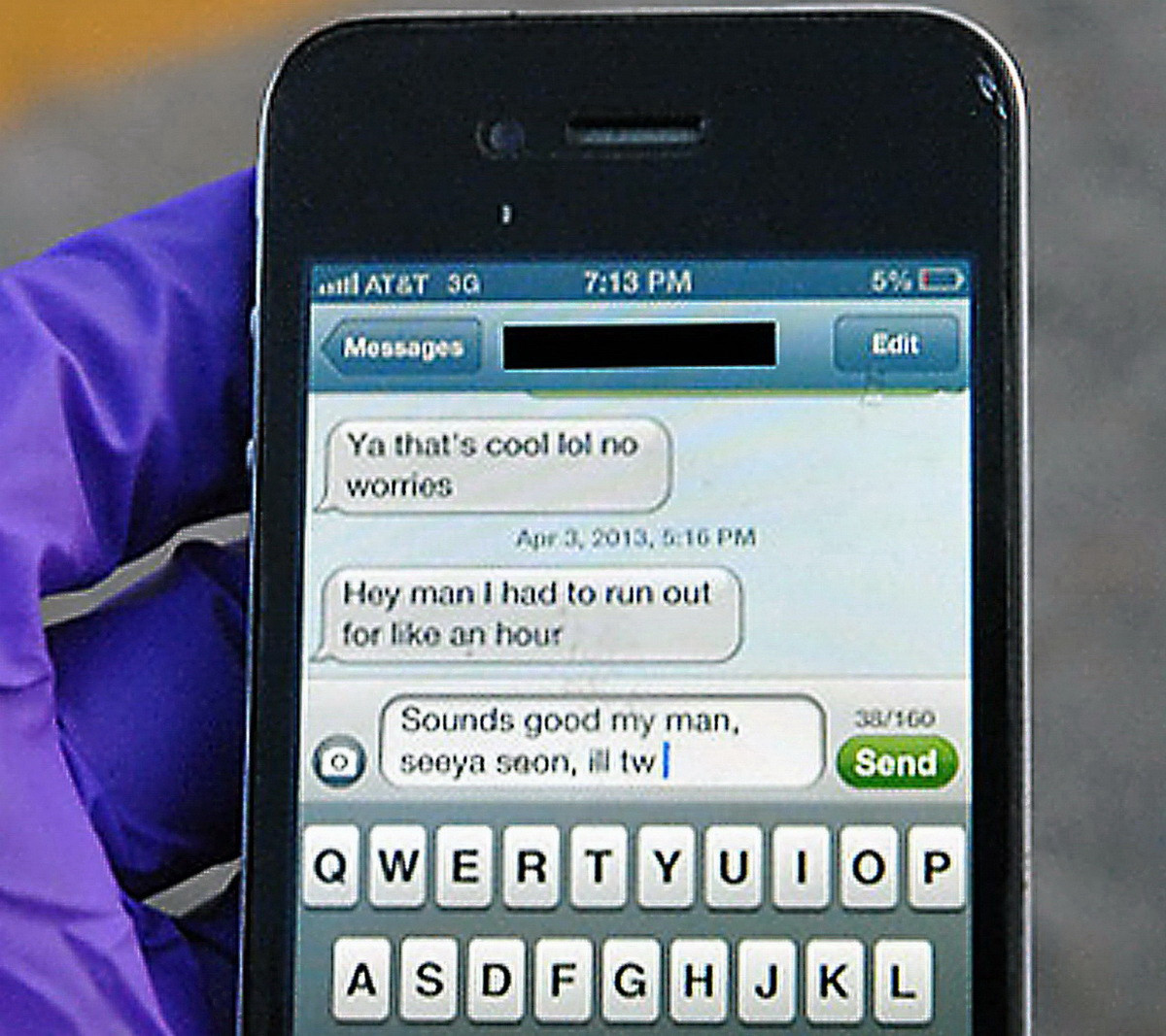 S-a jucat timp de 4 ore pe iPhone. Greseala care a dus o femeie de urgenta la spital