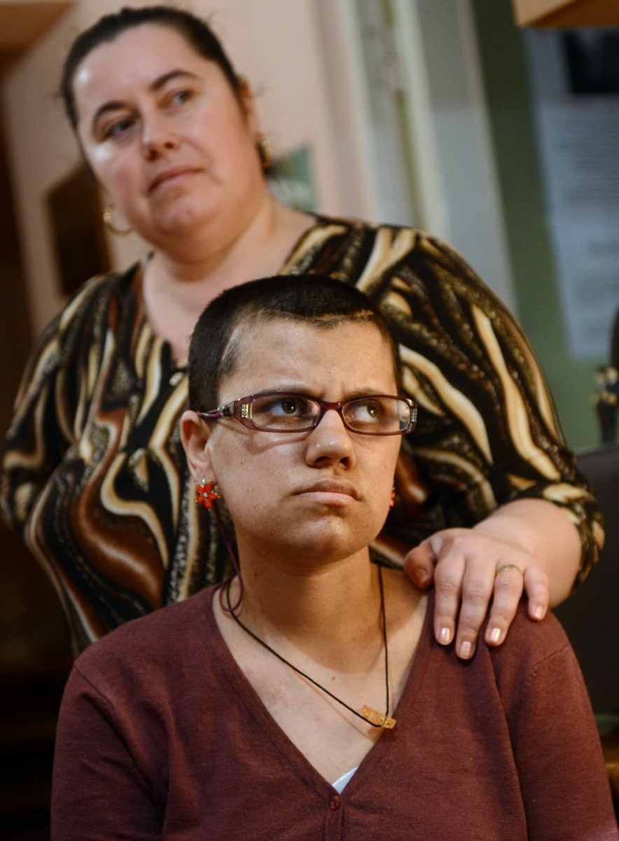 Florentina Dima, o tanara care lupta de 13 ani cu cancerul, are nevoie de ajutorul nostru