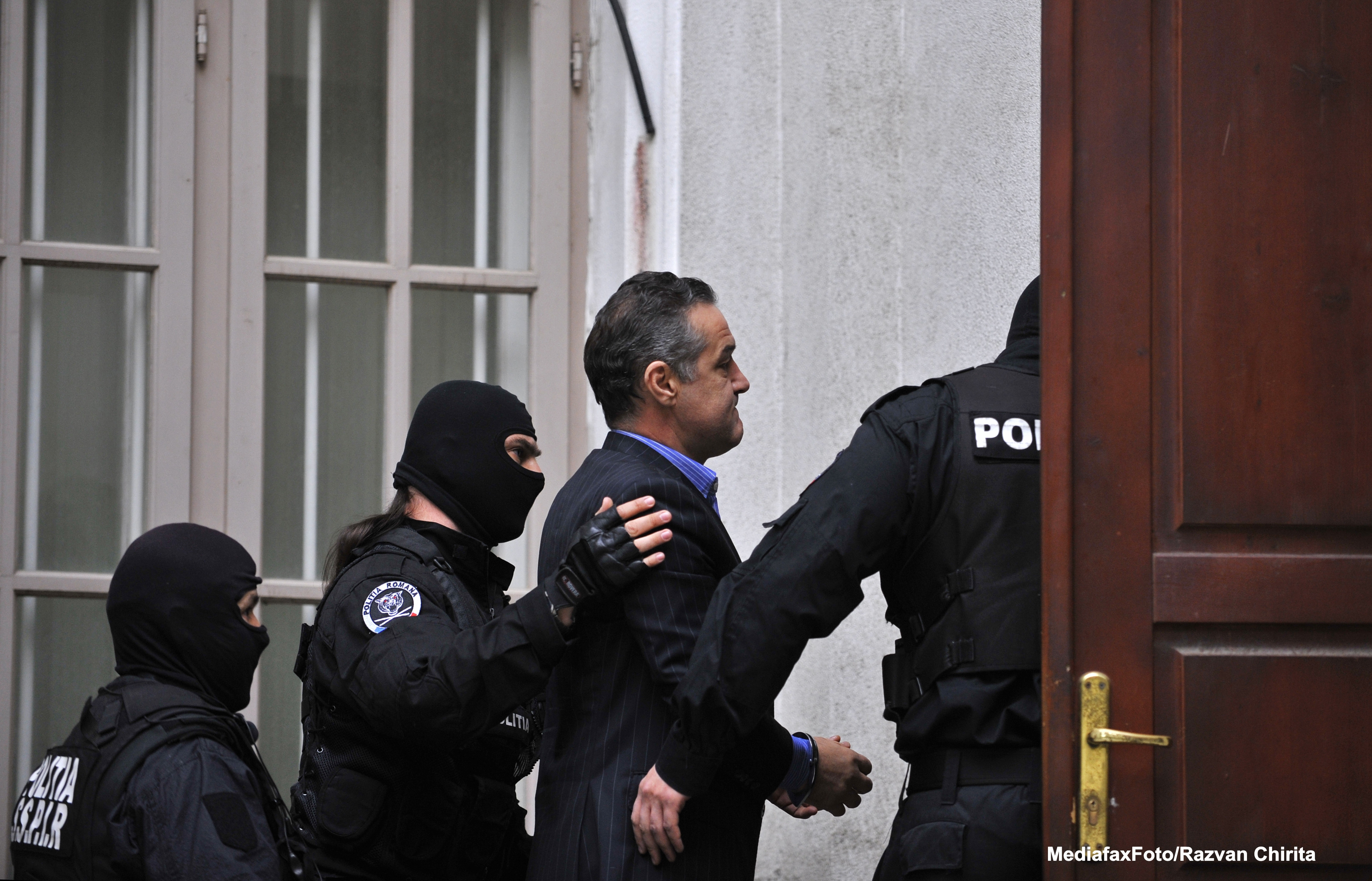 Care este meniul lui Gigi Becali in inchisoare: paine cu marmelada si iahnie de fasole cu carnati