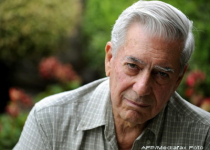 Mario Vargas Llosa s-a intalnit cu fanii sai, carora le-a impartit autografe