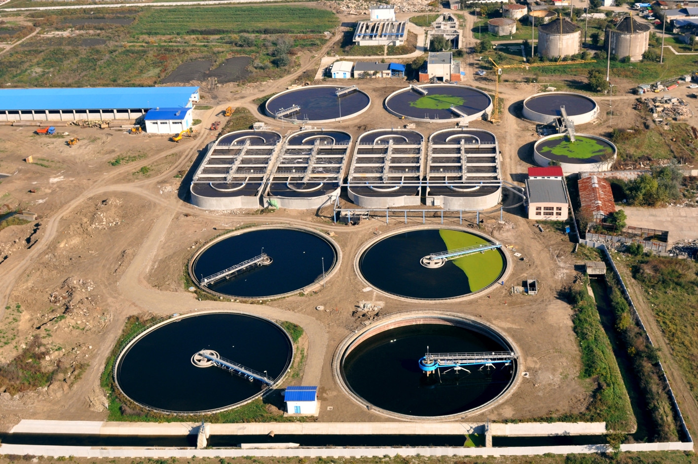 Zece mii de tone de namol depozitat emana in Arad mirosuri greu suportabile. Ce spun oficialii