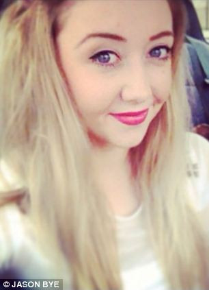 Reactia revoltatoare a unei soferite blonde, dupa ce a lovit un biciclist. Ce a scris pe Twitter