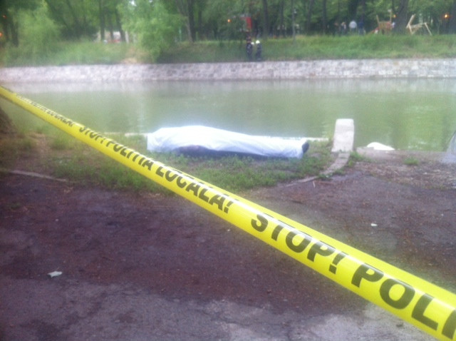 Angajatii unui baraj din Cluj au gasit cadavrul unei femei intre 45 si 55 de ani