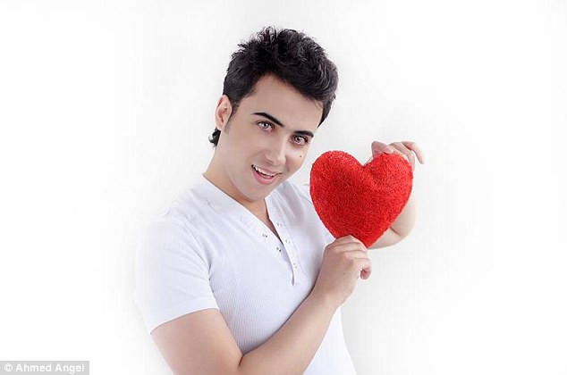 "Sunt cel mai frumos baiat de pe planeta". Imaginile care au isterizat internetul. Foto si Video