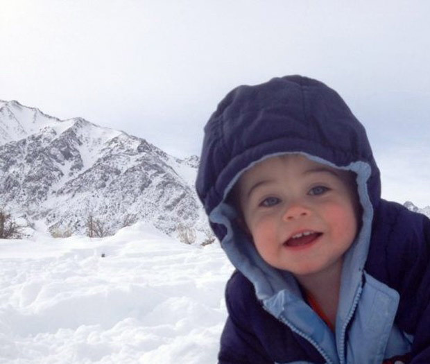 "Noi am ras grozav, dar lui nu-i putem arata poza". Ce a aparut in imagine, in spatele copilului