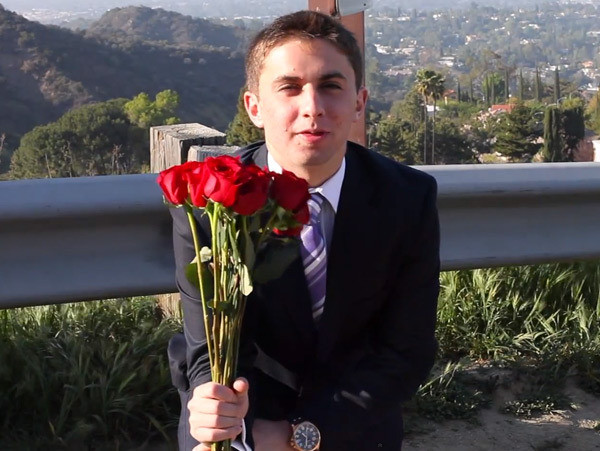 "Sunt cel mai invidiat elev din lume". Cu cine a mers acest tanar la balul se absolvire. FOTO