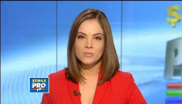 Femeia lovita de o structura metalica in timpul furtunii din Capitala, tinuta in viata de aparate