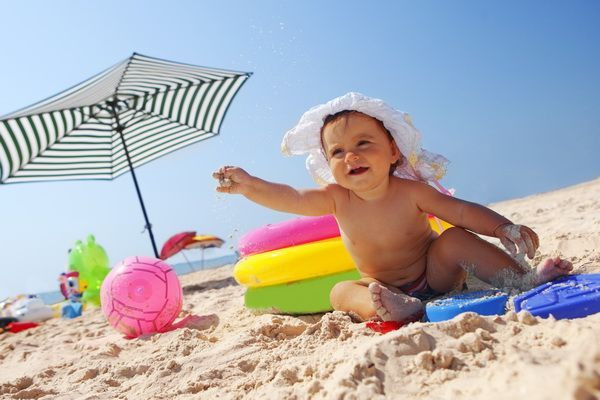 Ce trebuie sa faci inainte de-a pleca la mare. Recomandarile dermatologilor pentru a evita arsurile