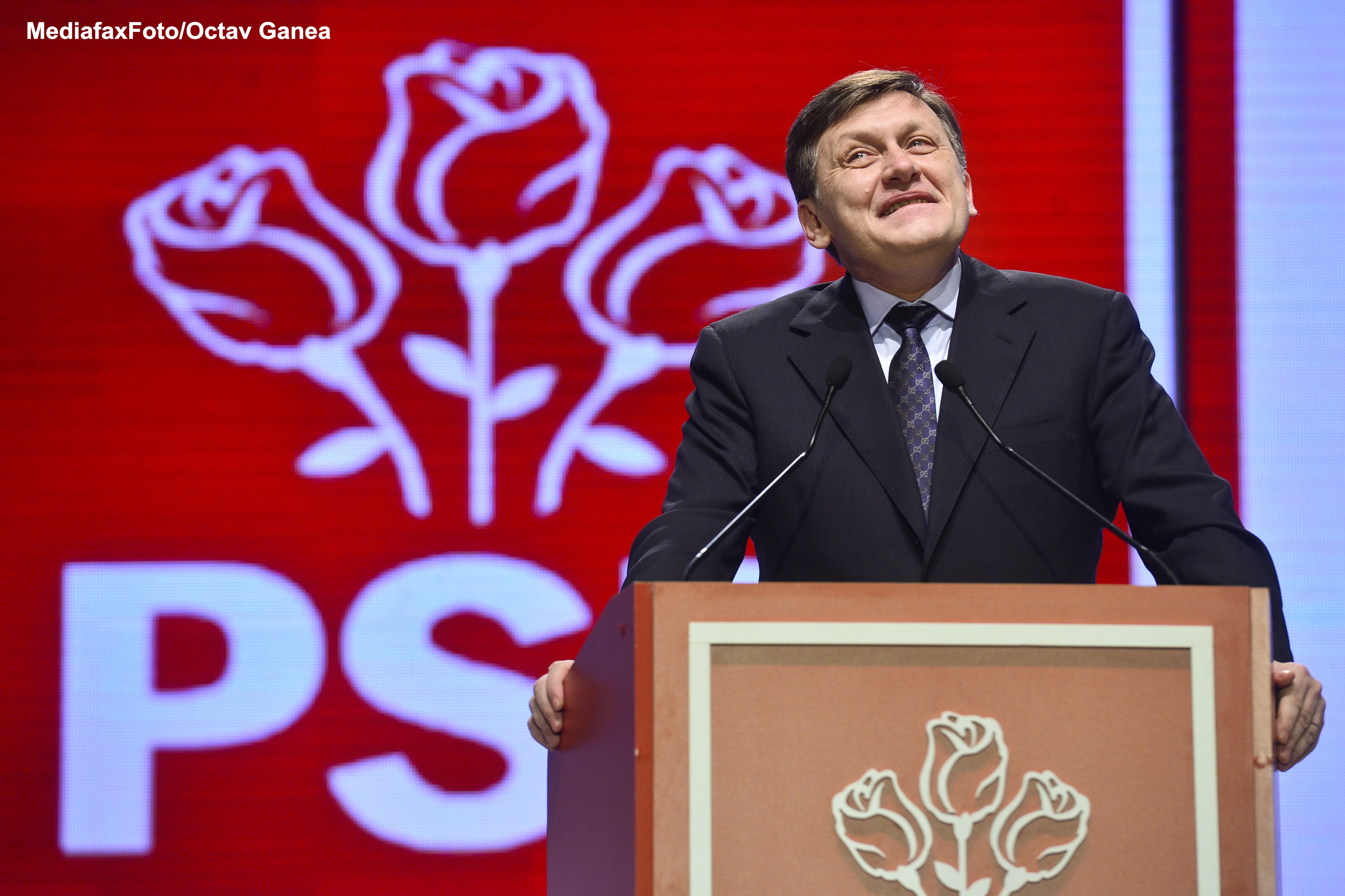 Antonescu: Premierul avea alergie la portocaliu, azi e rezervat la galben si albastru. Rosu e destul