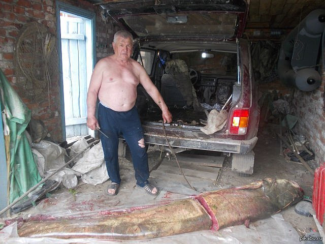 Un pescar din Rusia a incremenit cand a vazut ce s-a prins in undita. "E un monstru al apelor". FOTO