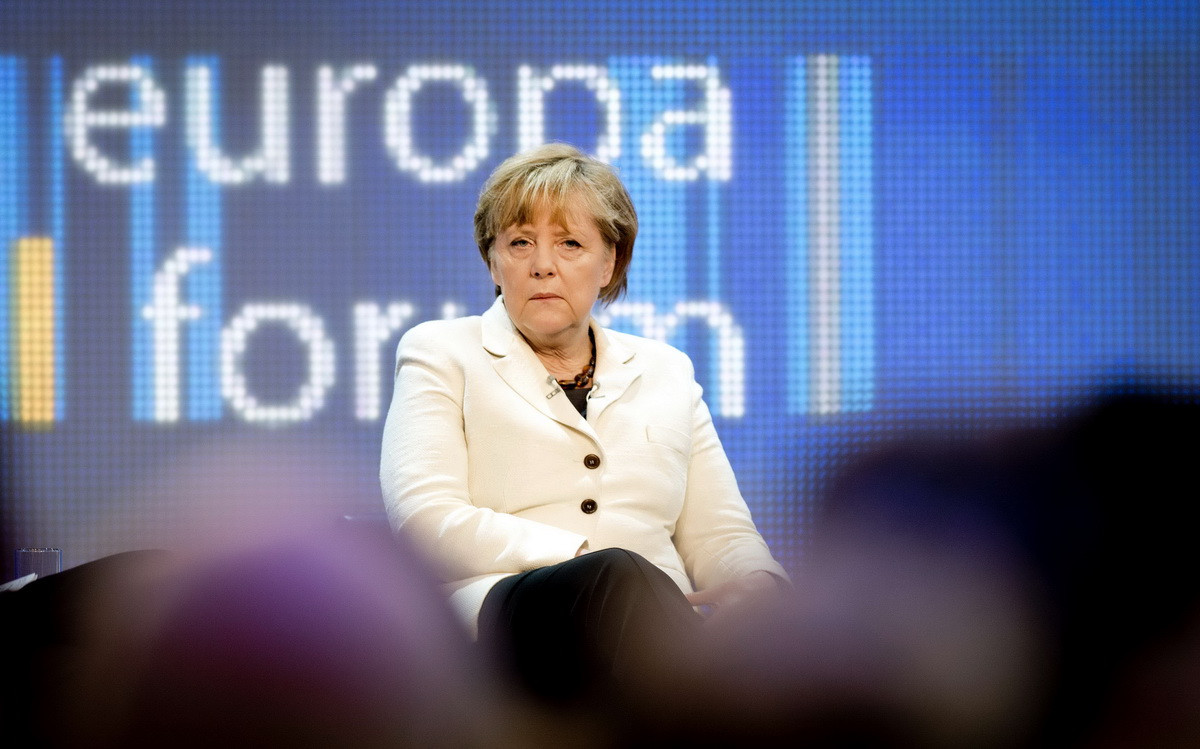 Angela Merkel a exclus o noua stergere a datoriei Greciei. Alexis Tsipras cere "timp pentru a respira"