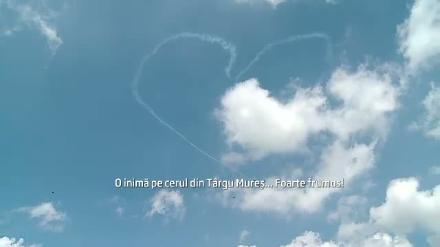 Spectacol pe cer la Tg. Mures. Sute de oameni au urmarit mitingul aviatic "Bors de peste la Vadeni"