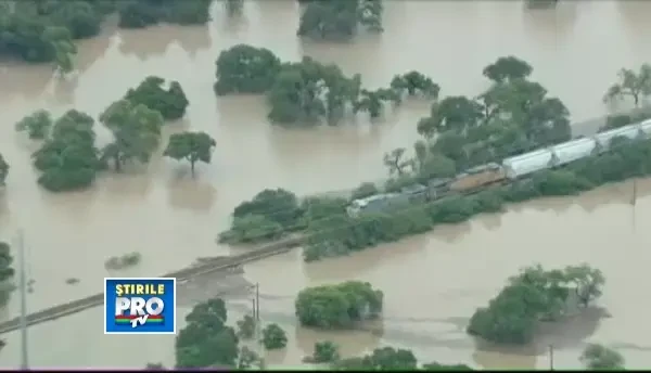 CLIPUL ZILEI. Orasul San Antonio din SUA, sub ape: 2 morti si peste 200 de oameni au fost salvati