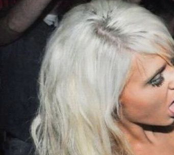 Blonda care a ajuns de rasul internetului. In ce ipostaza a fost fotografiata