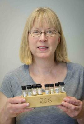 FOTO. Comoara gasita de aceasta arhivista intr-un depozit, dupa mai mult de 40 de ani