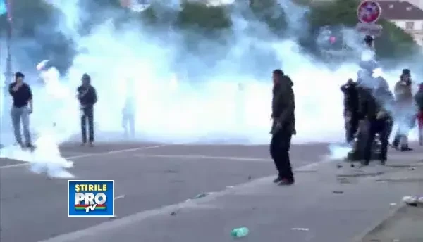 CLIPUL ZILEI: Violentele de la Paris. 300 de arestari, dupa manifestatia impotriva casatoriilor gay
