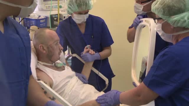 Un polonez a primit un chip nou, la doar trei saptamani dupa un accident teribil. Cum arata acum