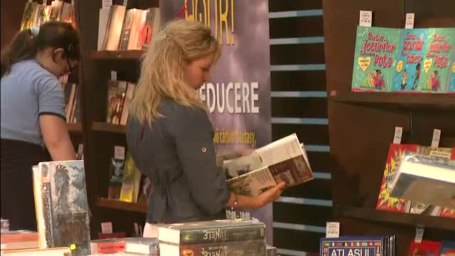 Romania, pe ultimul loc in UE la numarul de carti vandute. De ce aleg tinerii lecturi motivationale