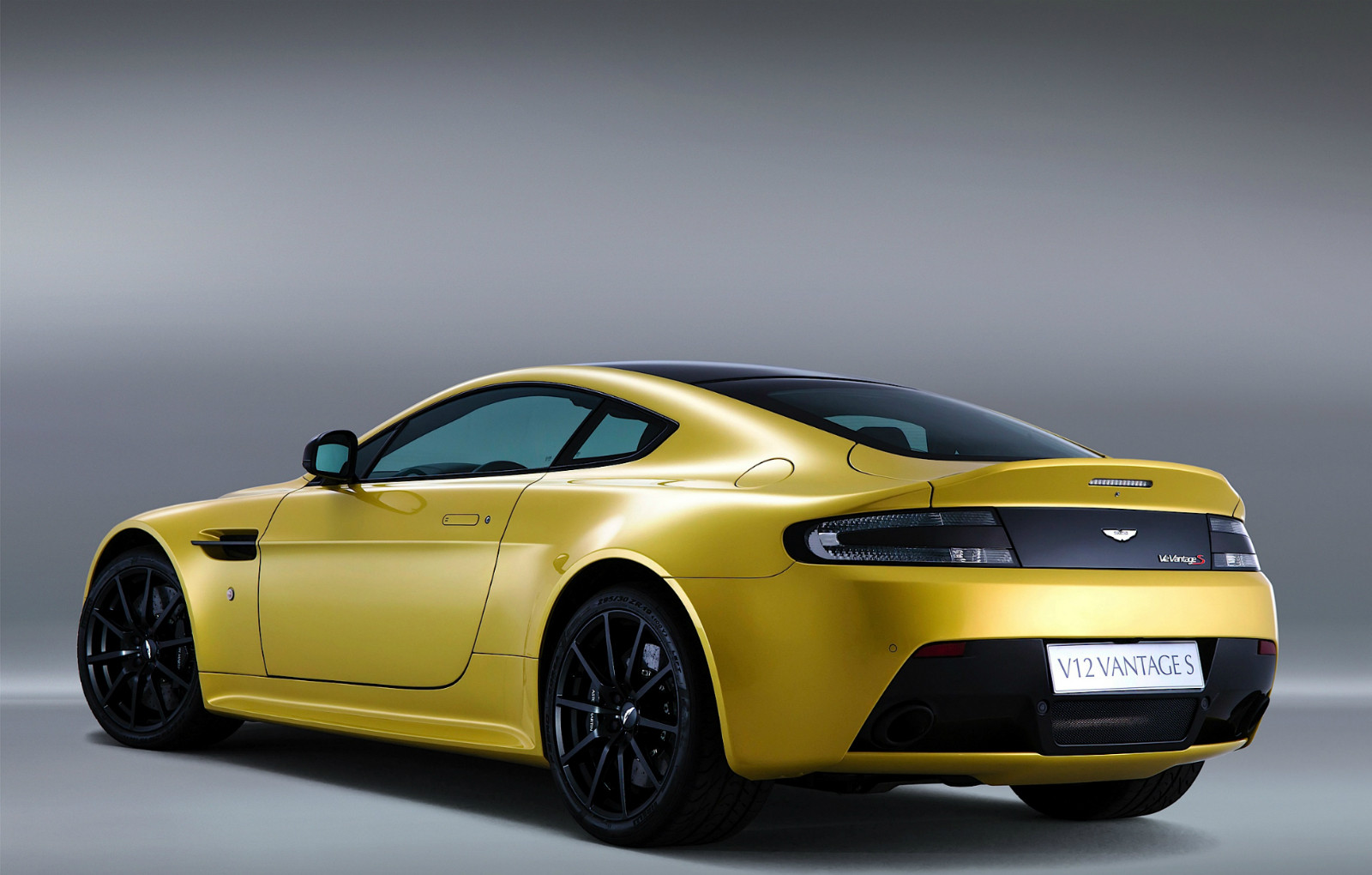Aston Martin V12 Vantage S - 2