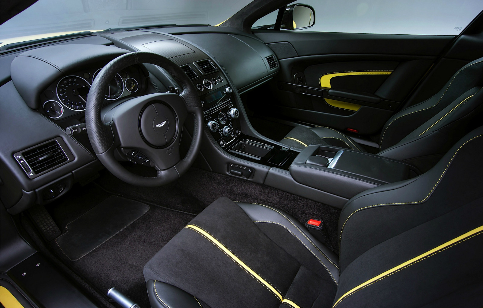 Aston Martin V12 Vantage S - 3