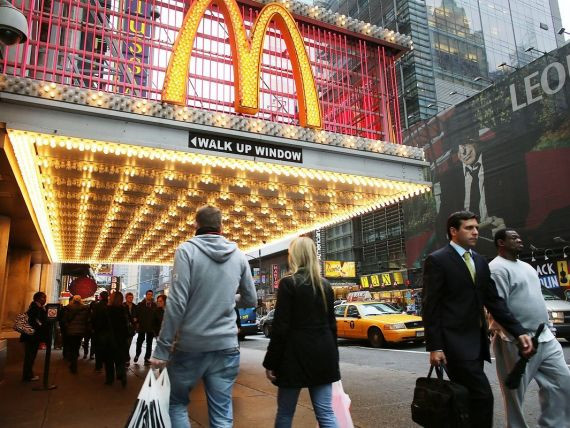 Un manager McDonald's si-a jefuit propriul restaurant, iar pe angajati i-a inchis in frigider
