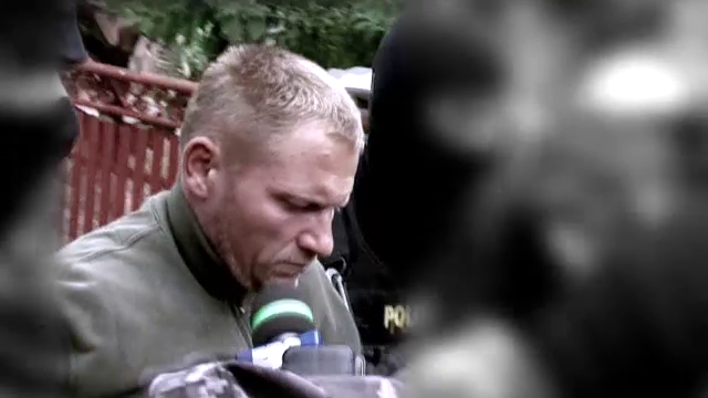 Barbatul suspectat ca a violat, ucis si transat o femeie, adus la Topoloveni pentru perchezitii