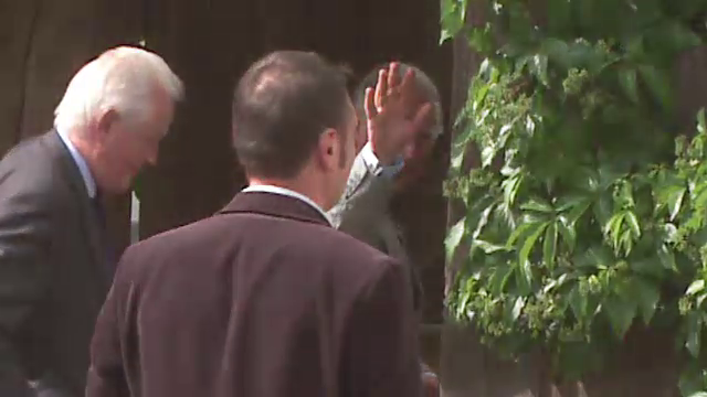 Prima zi de vizita a Printului Charles in Romania. Cum l-au asteptat satenii din Miclosoara