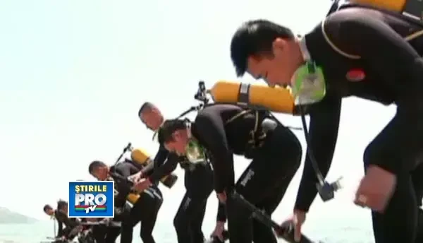 CLIPUL ZILEI: Soldati chinezi, antrenati sa atace prin apa