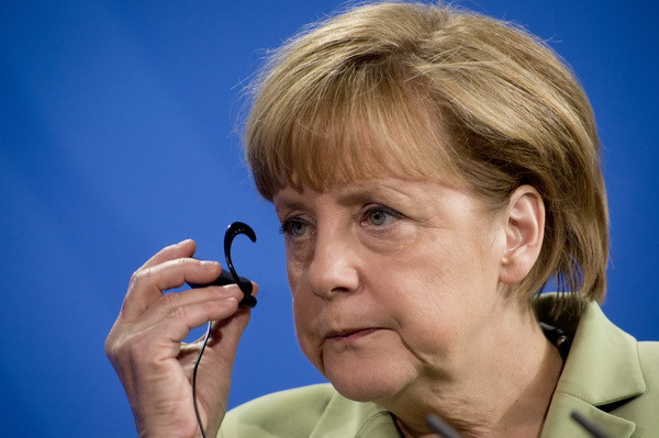 Merkel da vina pe "mostenirea" lasata de predecesorul sau. "Grecia nu trebuia primita in Zona Euro"