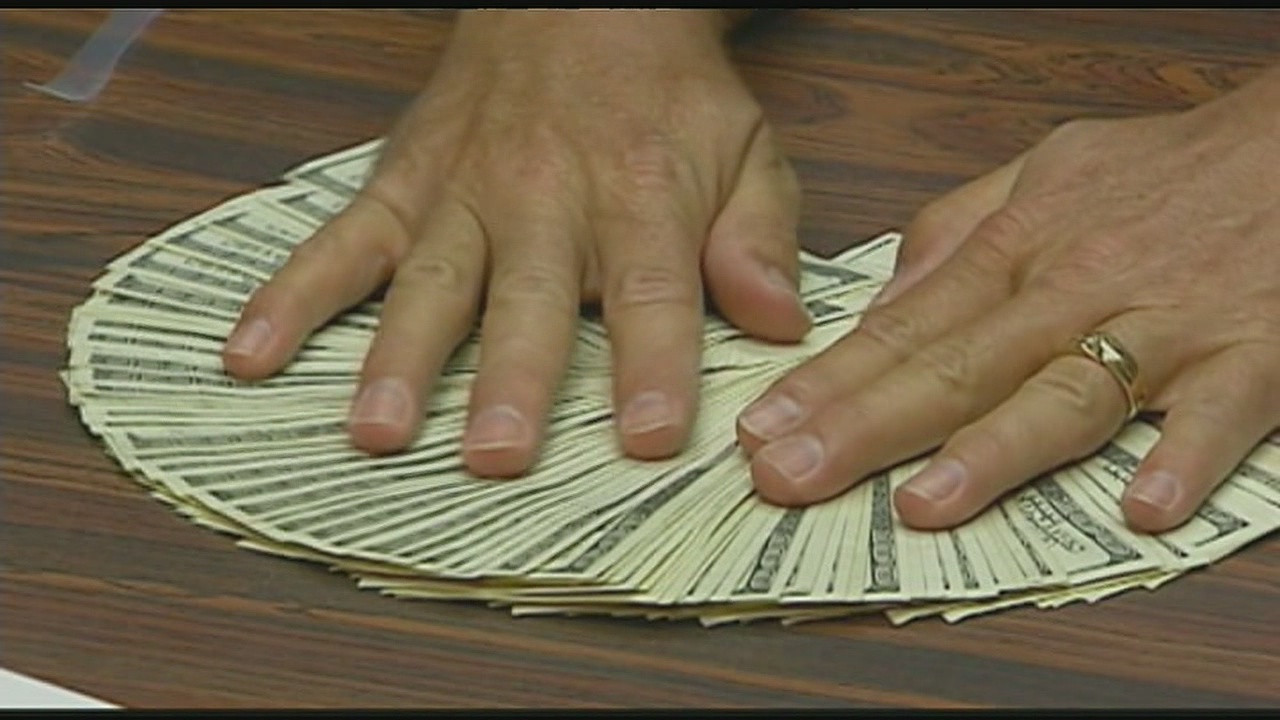 Un baiat de 10 ani din SUA a gasit 10.000 de dolari intr-un sertar. Ce a facut apoi cu banii. VIDEO