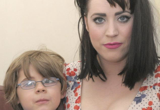 Batut la scoala pentru modul in care se imbraca mama lui: "Arat precum Katy Perry"