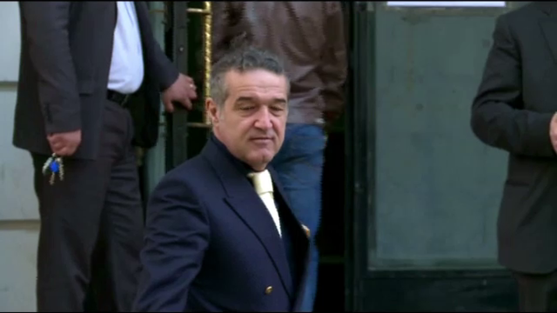 Cat va trebui sa plateasca Gigi Becali pentru ca l-a numit "diavol" si "talhar" pe Pavel Corut