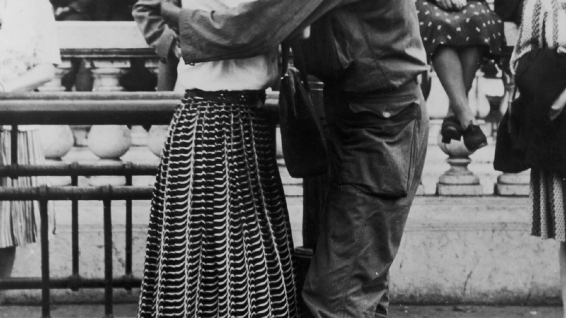 eliberarea Frantei, al Doilea Razboi mondial, soldati americani si frantuzoaice 3