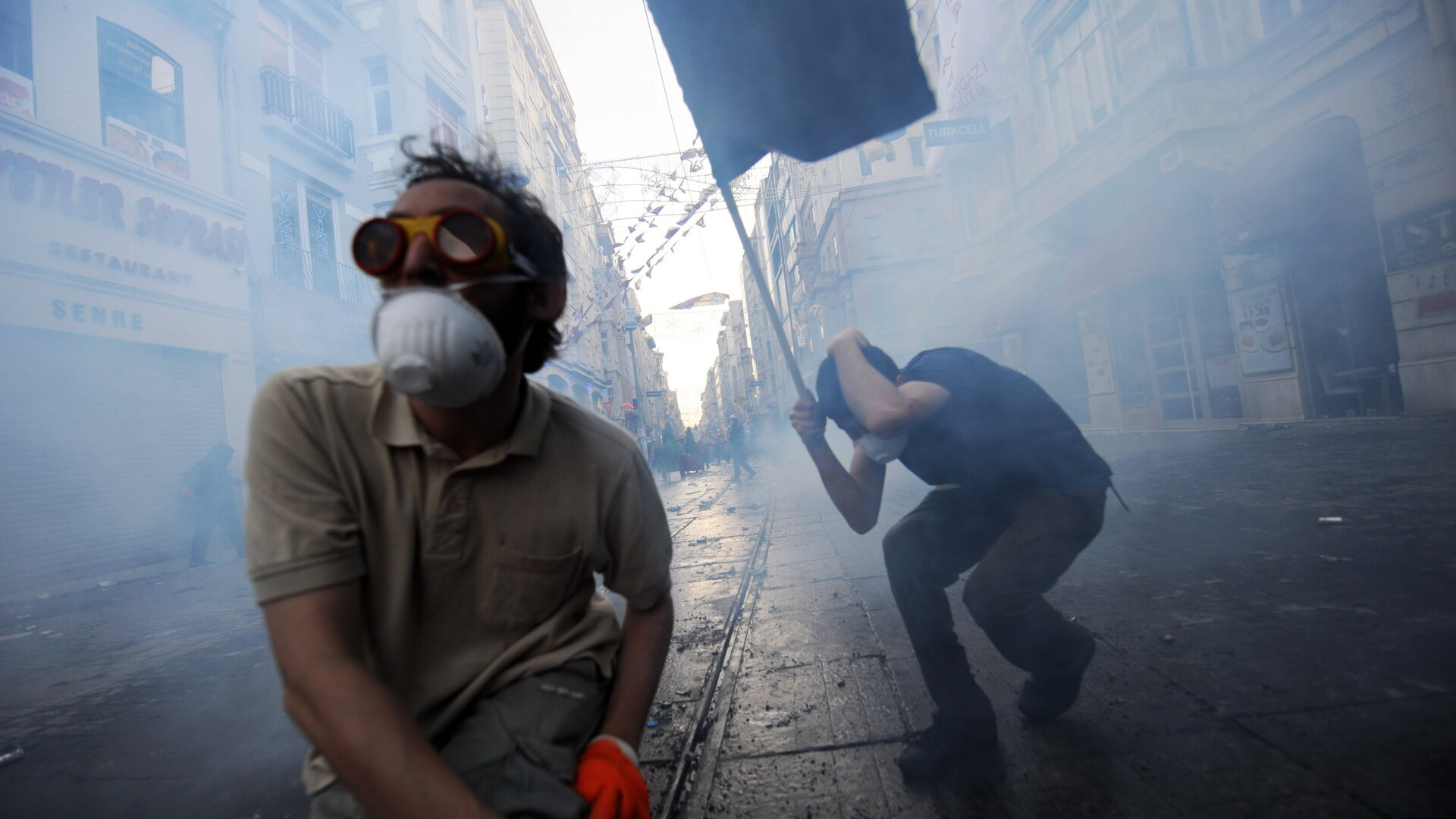 1.700 de persoane, retinute in cursul manifestatiilor violente din Turcia. Reactia lui Erdogan