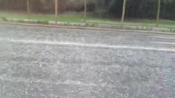 De la soare la grindina, in doar 10 minute. Vara a inceput cu ploi torentiale in mai multe regiuni