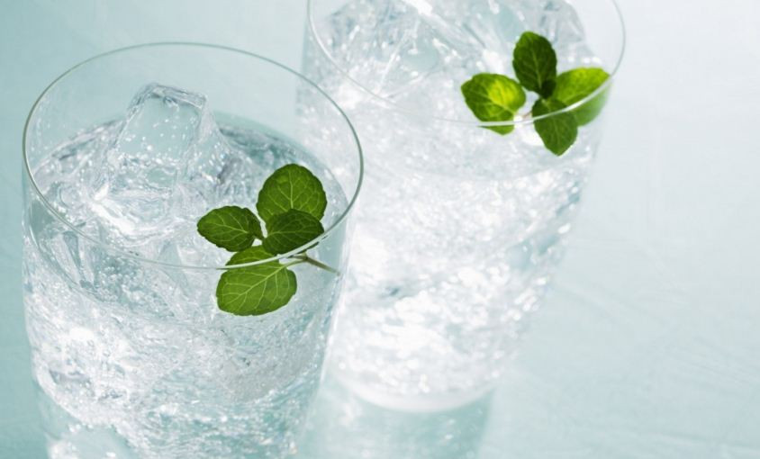 Gheata din bauturile consumate de britanici are mai multe bacterii decat apa din vasele de toaleta