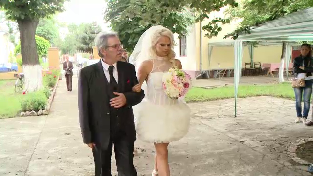 Iasmin Latovlevici s-a insurat in Timisoara: Roxana, mireasa lui a atras toate privirile